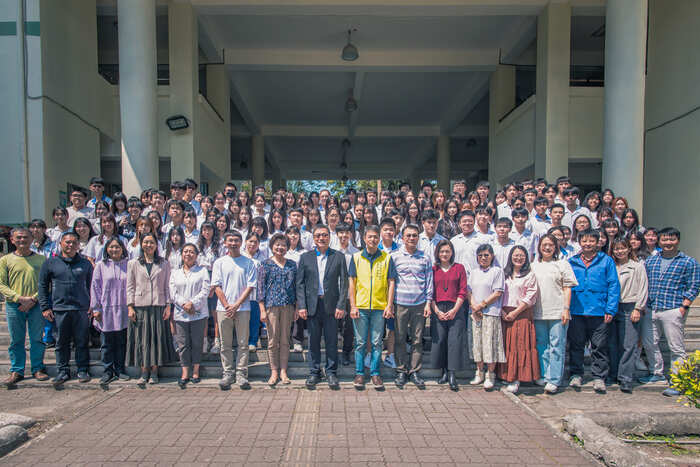 本校 115 學年度繁星推薦 成績斐然，共計錄取 112 位 同學，錄取人數最多！ 其中含括國（市）立大學共 40 位 菁英學子，亮眼的升學表現，展現出樹高學子深厚的競爭力與師長指導的辛勞成效。。