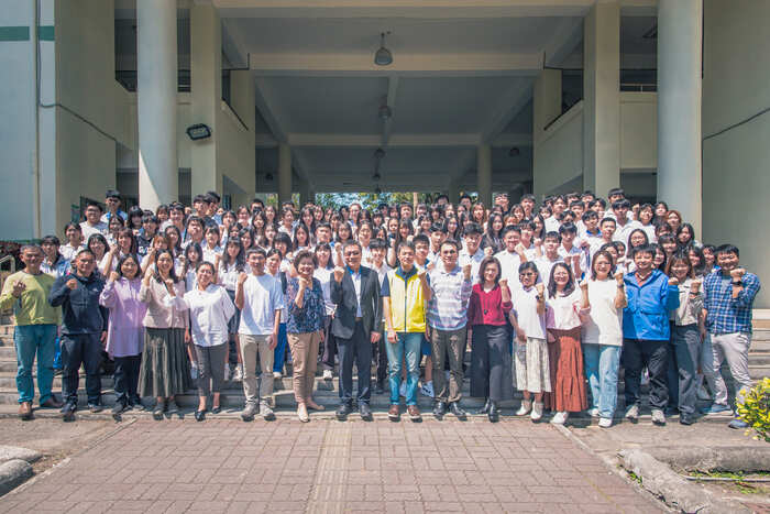 本校 115 學年度繁星推薦 成績斐然，共計錄取 112 位 同學，錄取人數最多！ 其中含括國（市）立大學共 40 位 菁英學子，亮眼的升學表現，展現出樹高學子深厚的競爭力與師長指導的辛勞成效。。